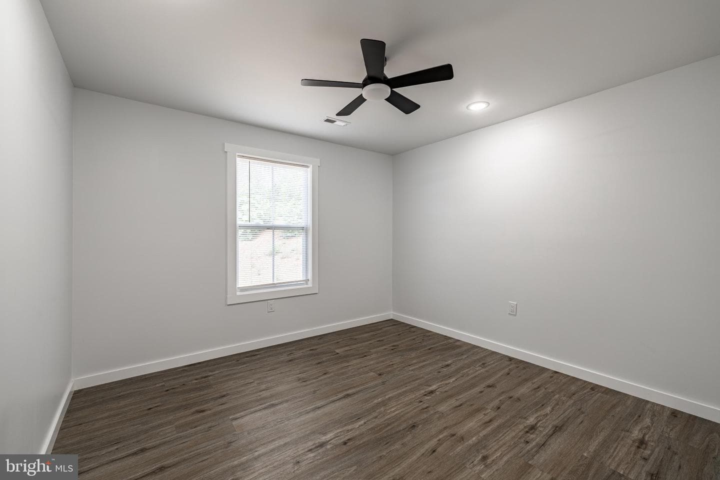 16061 Jefferson Highway photo 20