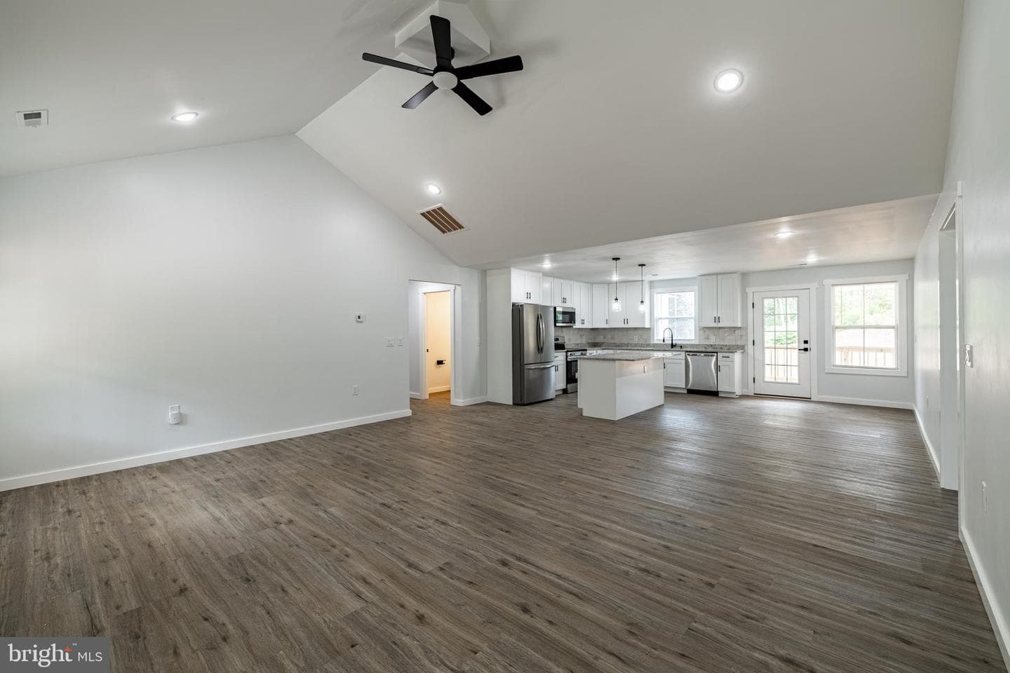 16061 Jefferson Highway photo 8