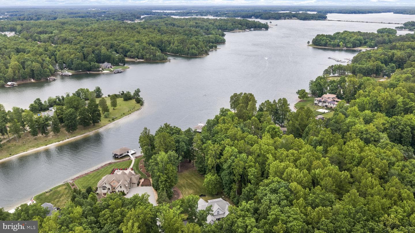 126 Village Dr photo 16
