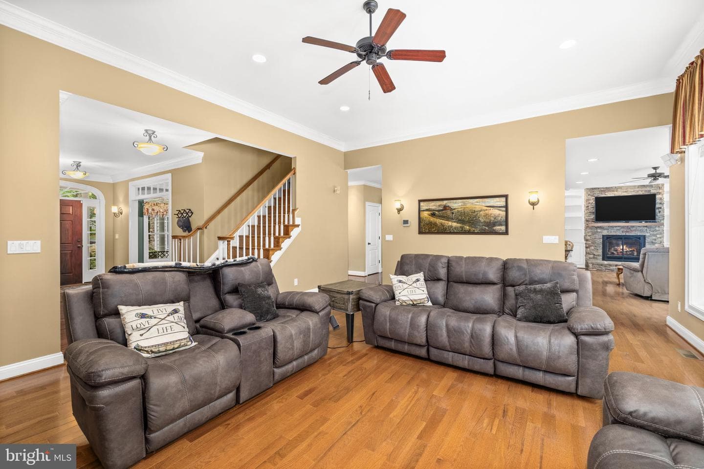 126 Village Dr photo 23