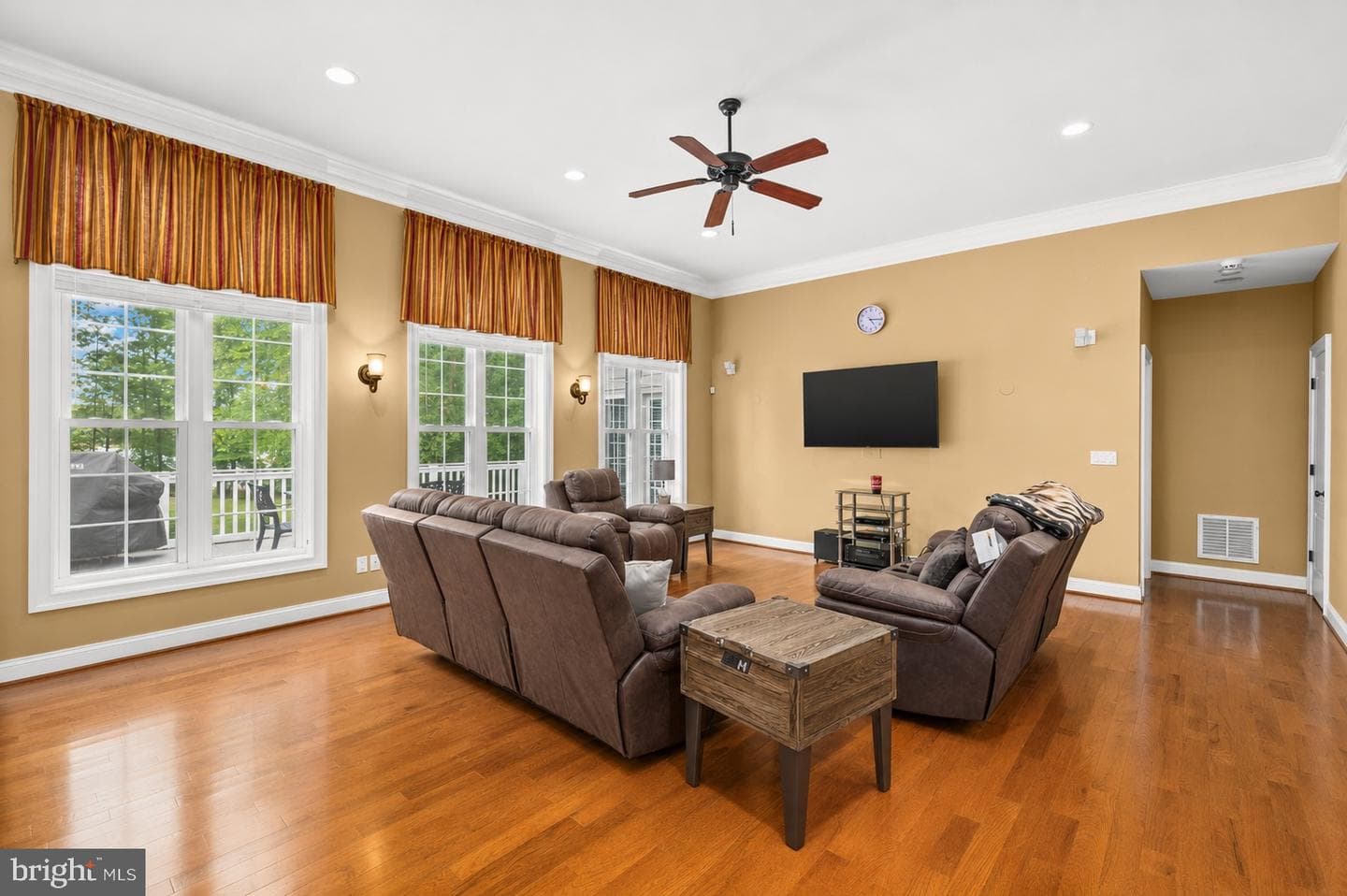 126 Village Dr photo 25