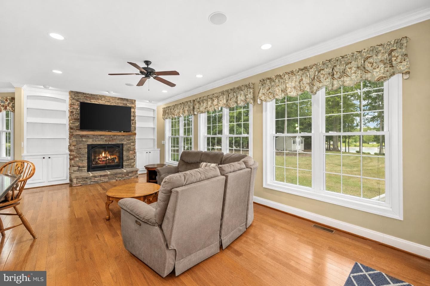 126 Village Dr photo 27