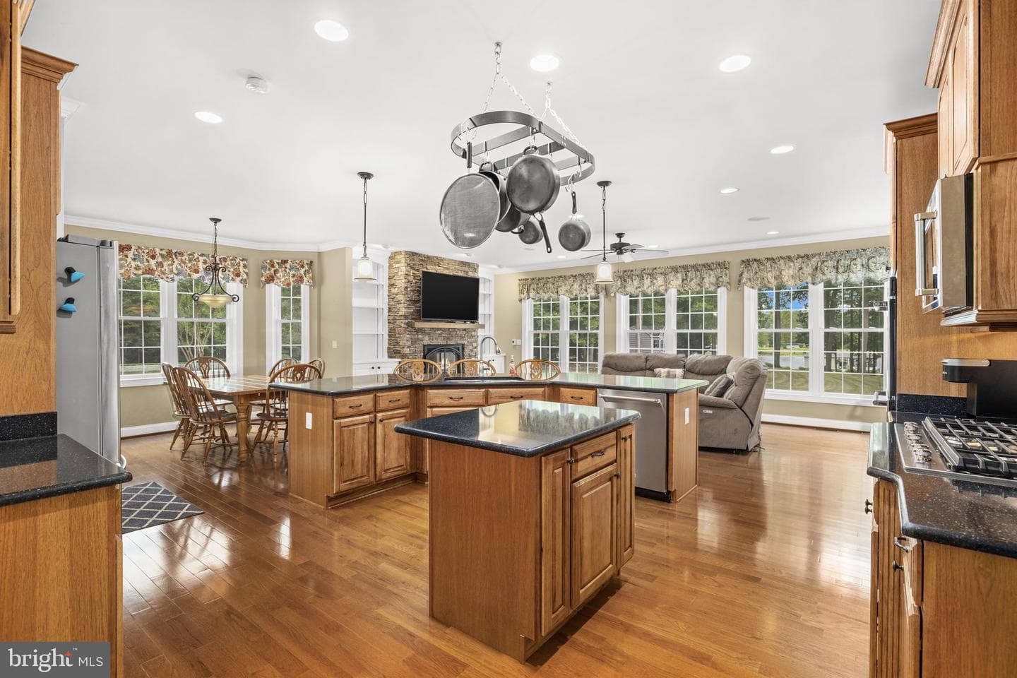 126 Village Dr photo 30