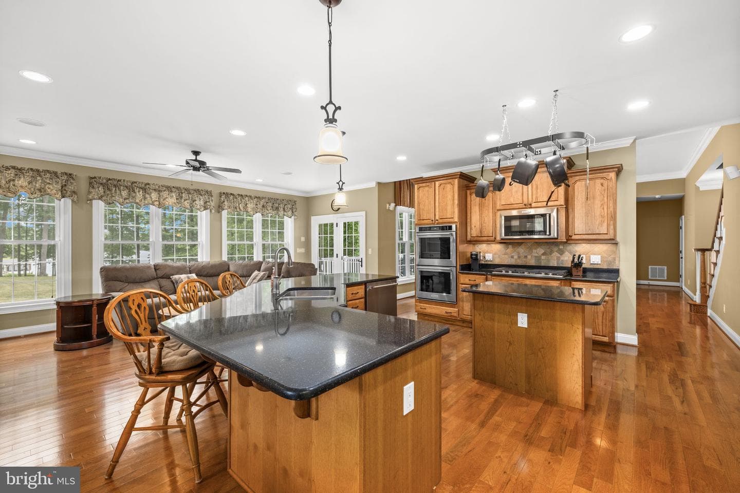 126 Village Dr photo 32