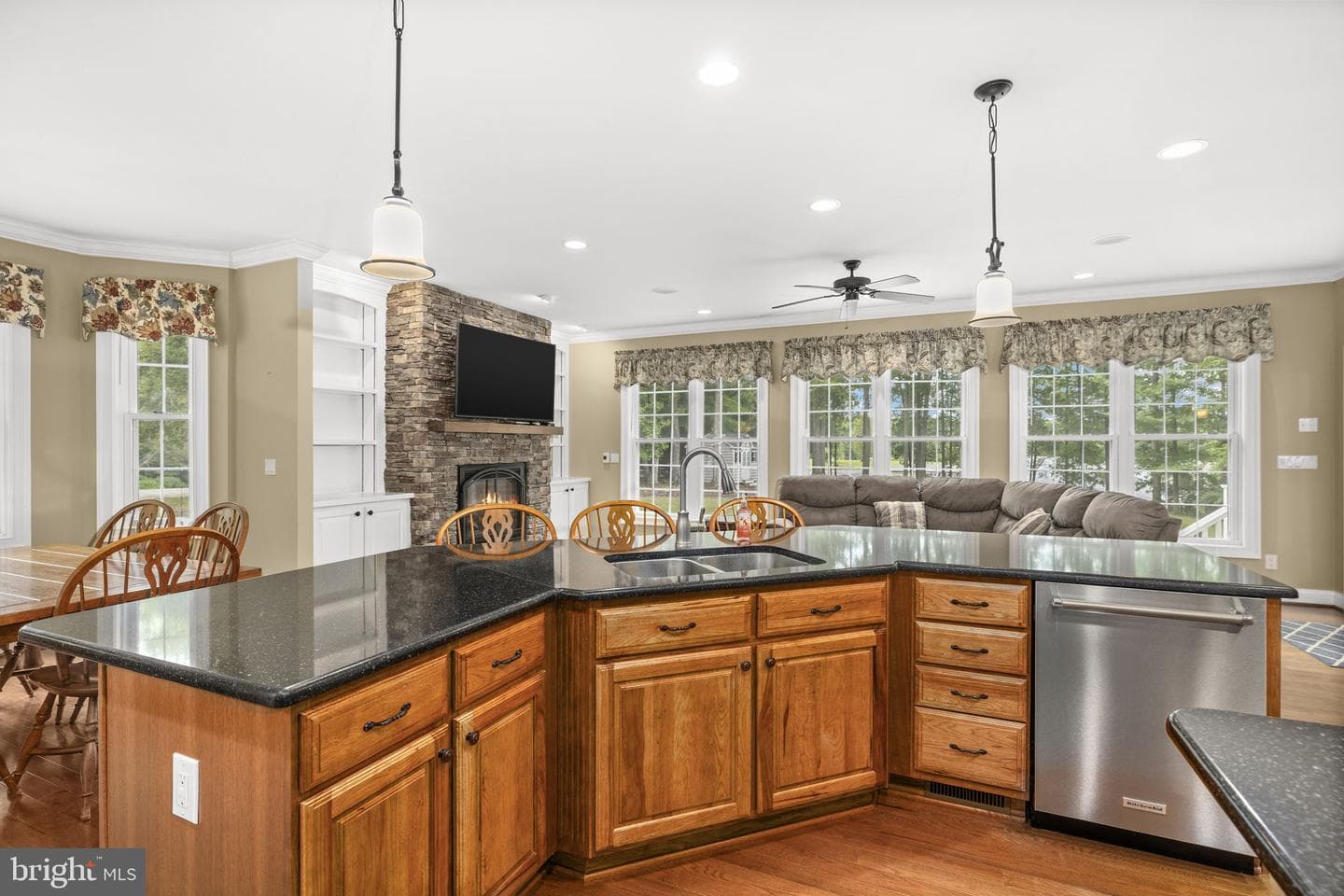126 Village Dr photo 33