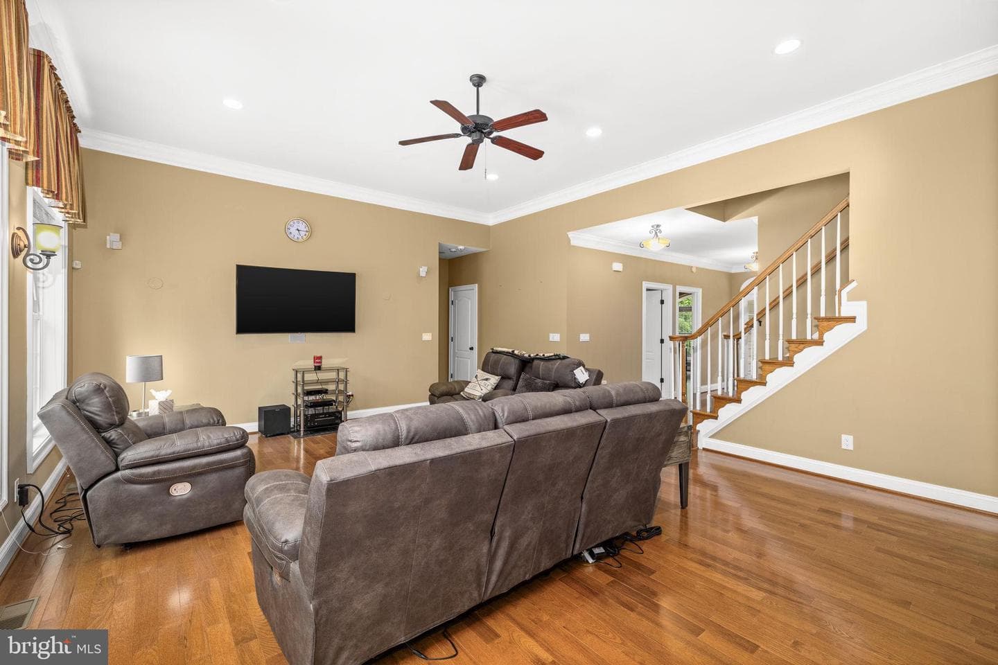 126 Village Dr photo 37