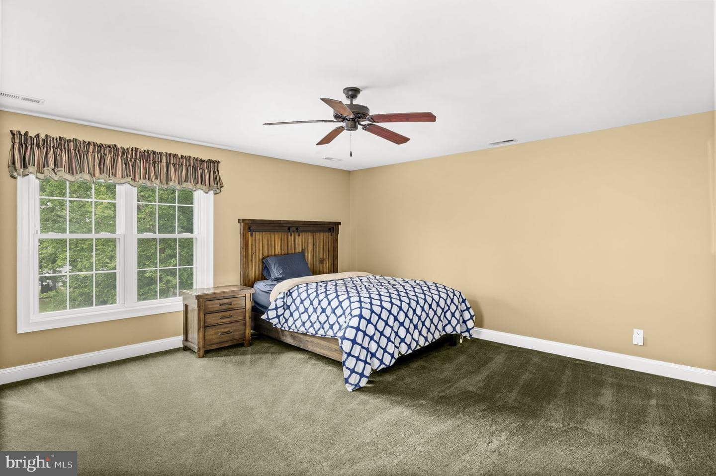 126 Village Dr photo 53