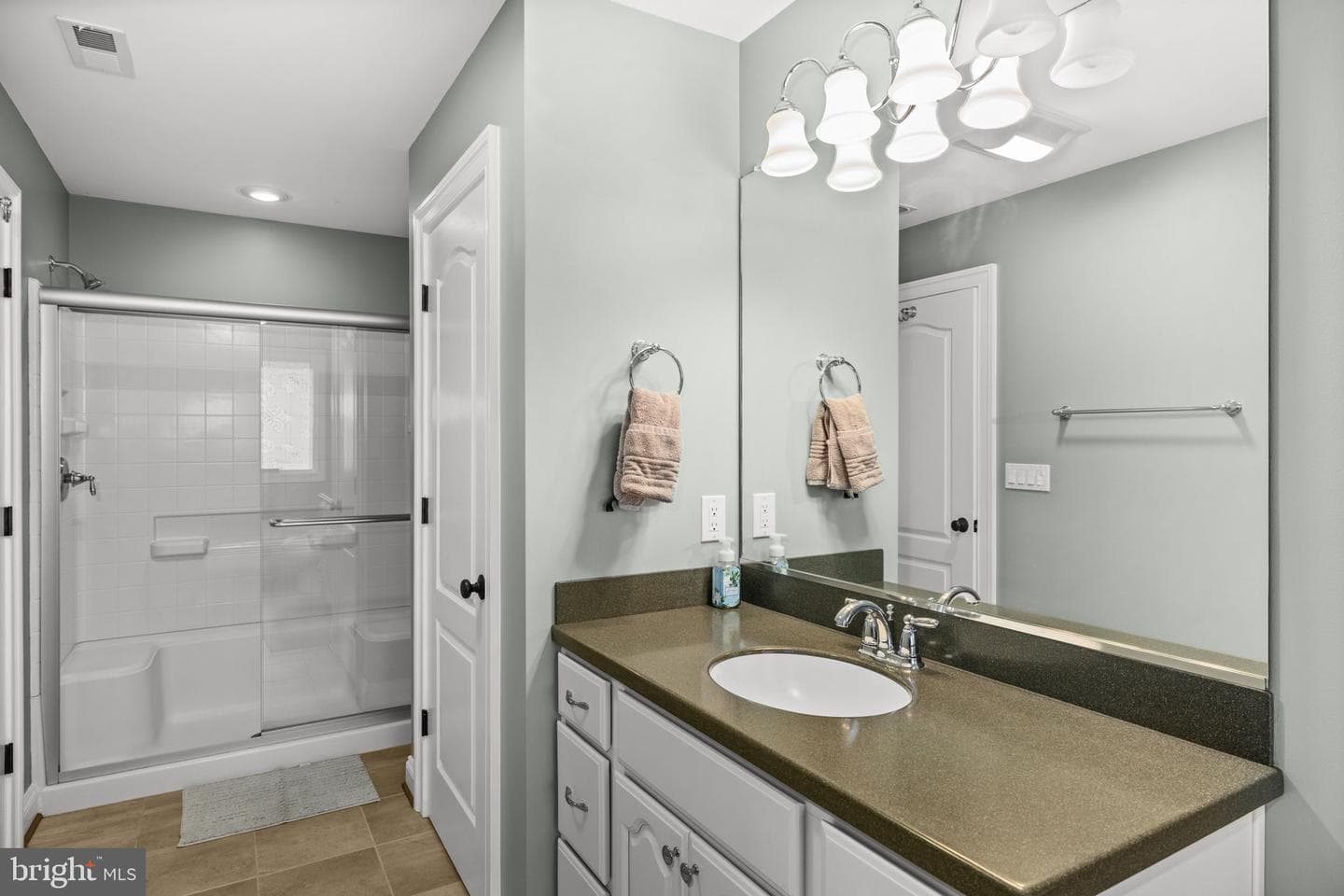 126 Village Dr photo 56