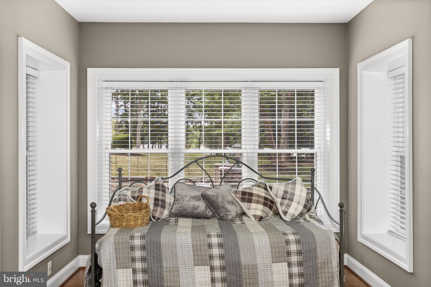 126 Village Dr photo 65