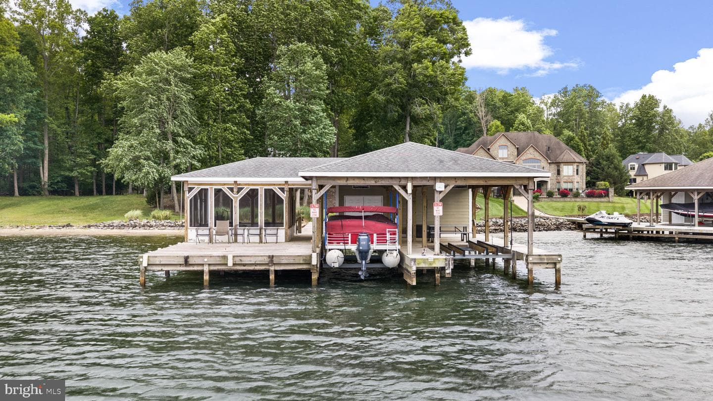 126 Village Dr photo 8