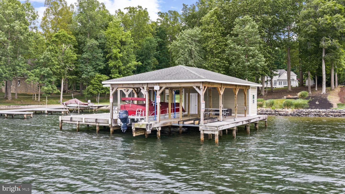 126 Village Dr photo 9
