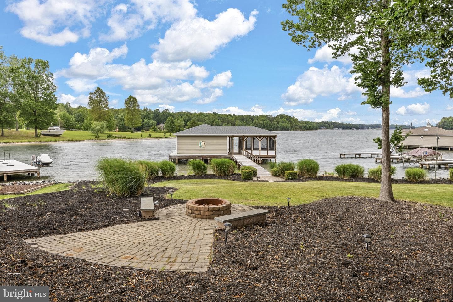 126 Village Dr photo 90