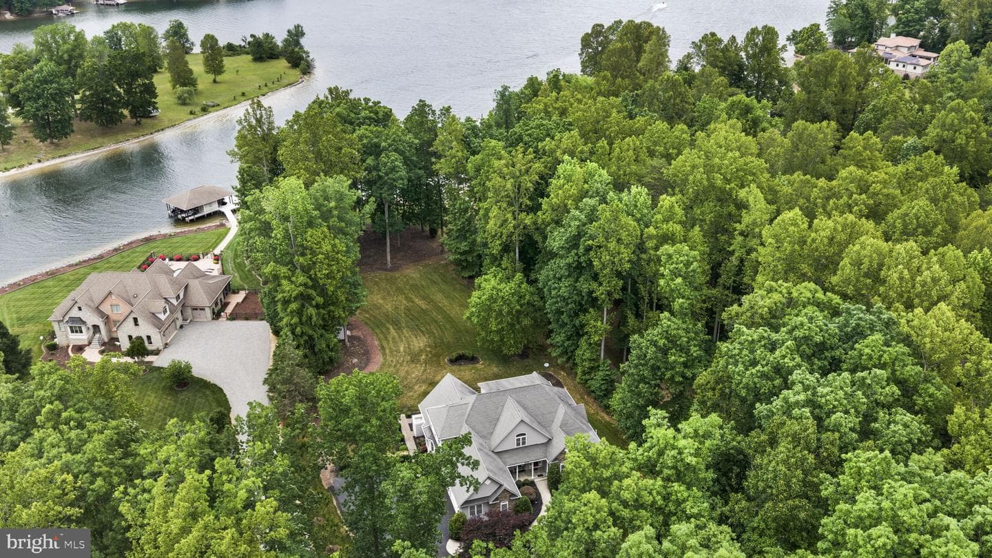 126 Village Dr photo 91