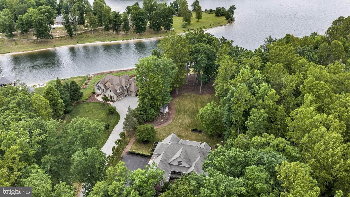 126 Village Dr photo 94