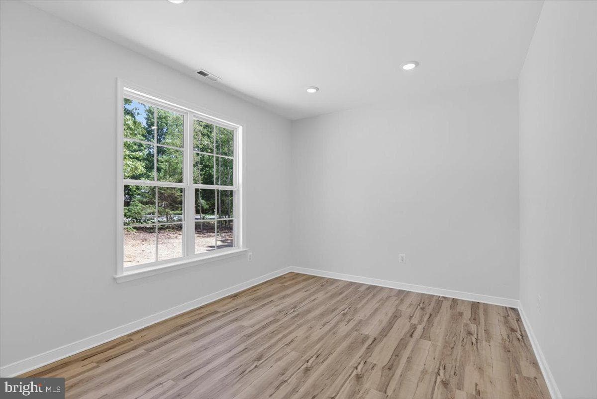615 Traveller St photo 14