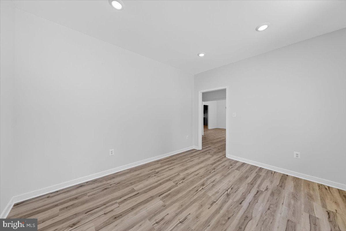 615 Traveller St photo 17