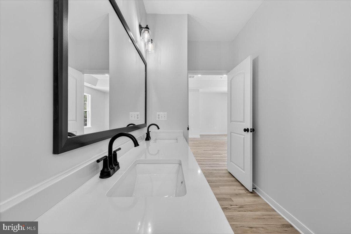 615 Traveller St photo 31