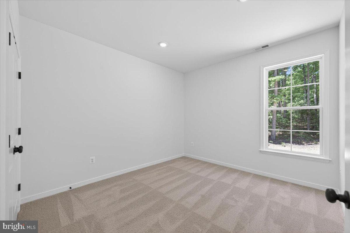 615 Traveller St photo 58