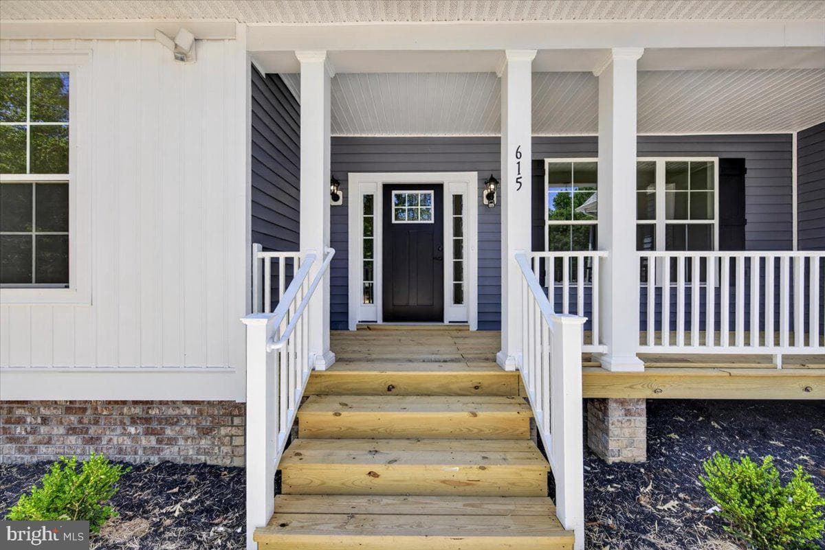 615 Traveller St photo 7