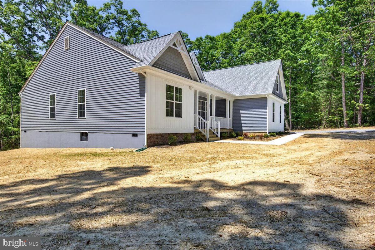 615 Traveller St photo 72
