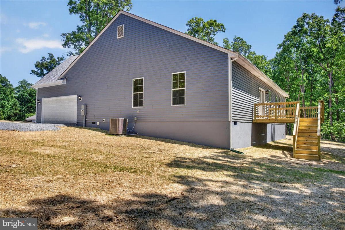 615 Traveller St photo 85