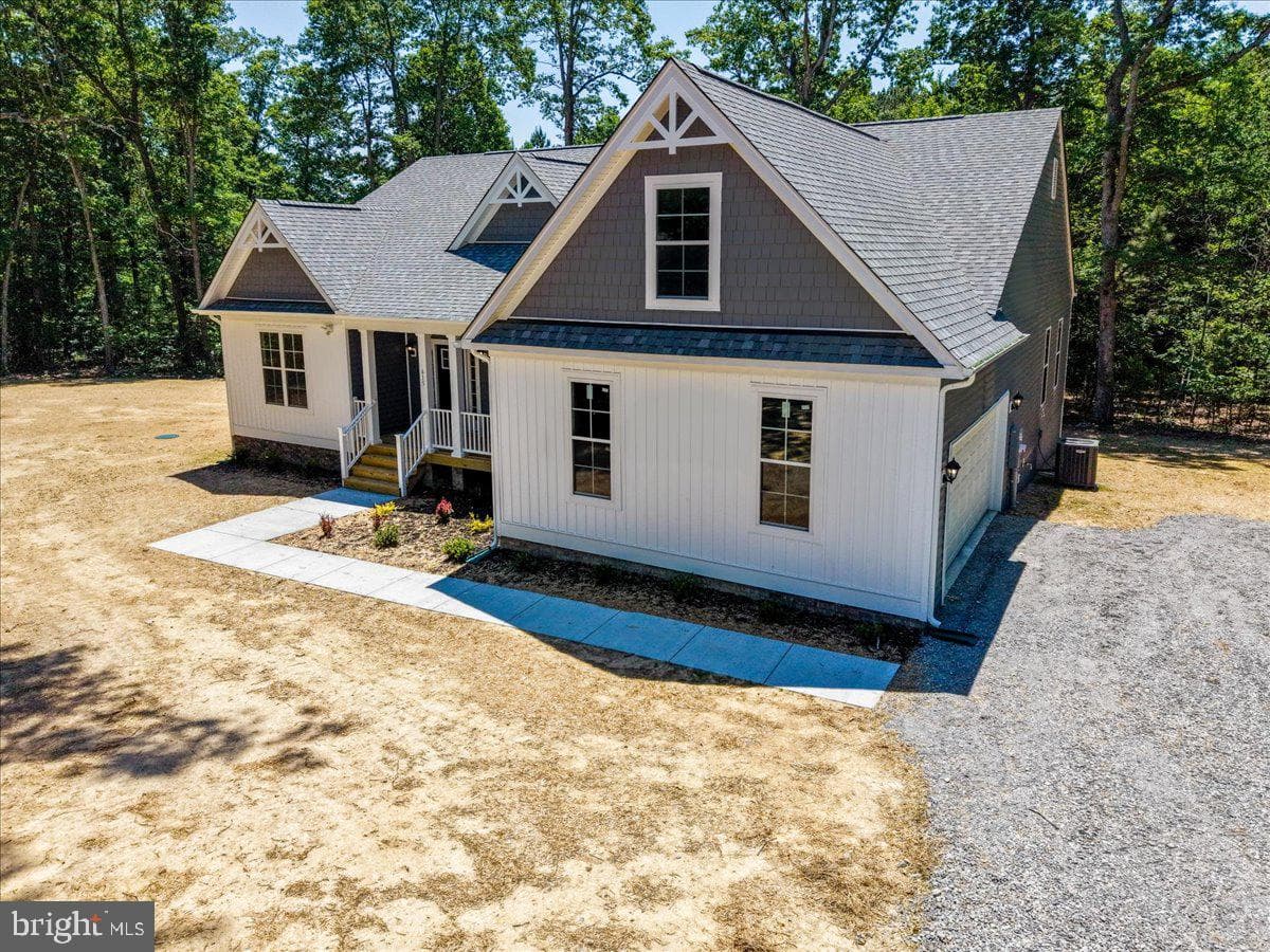 615 Traveller St photo 96