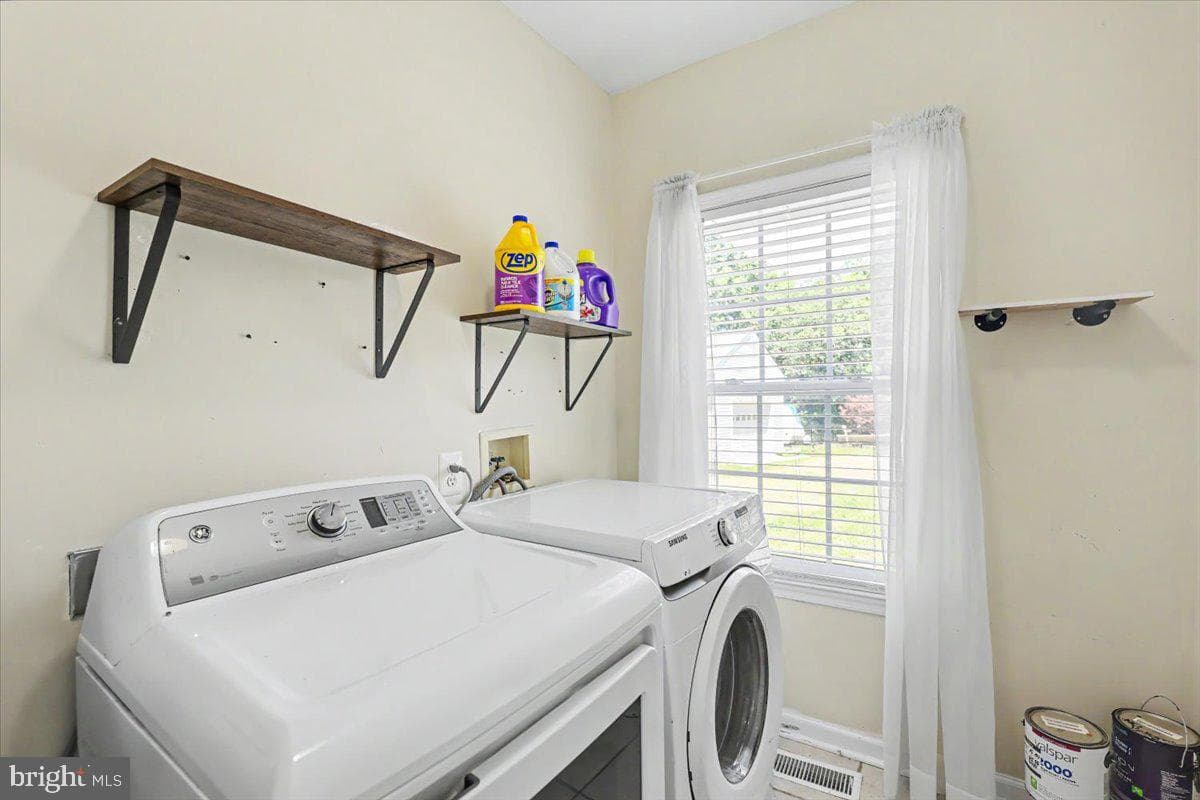 2348 Lindsay Road photo 12