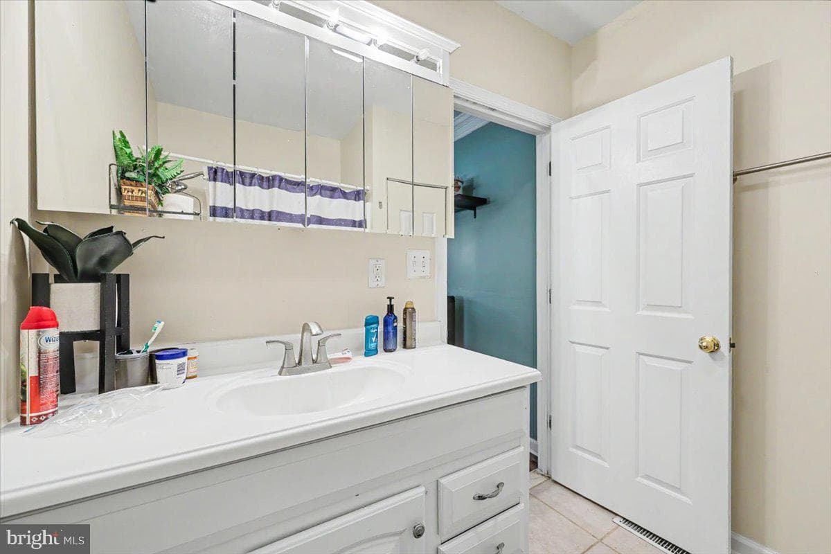 2348 Lindsay Road photo 16