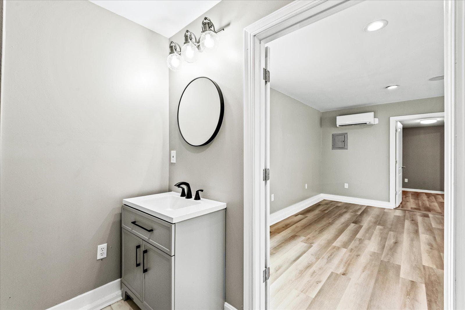 270 Ellis Drive photo 27