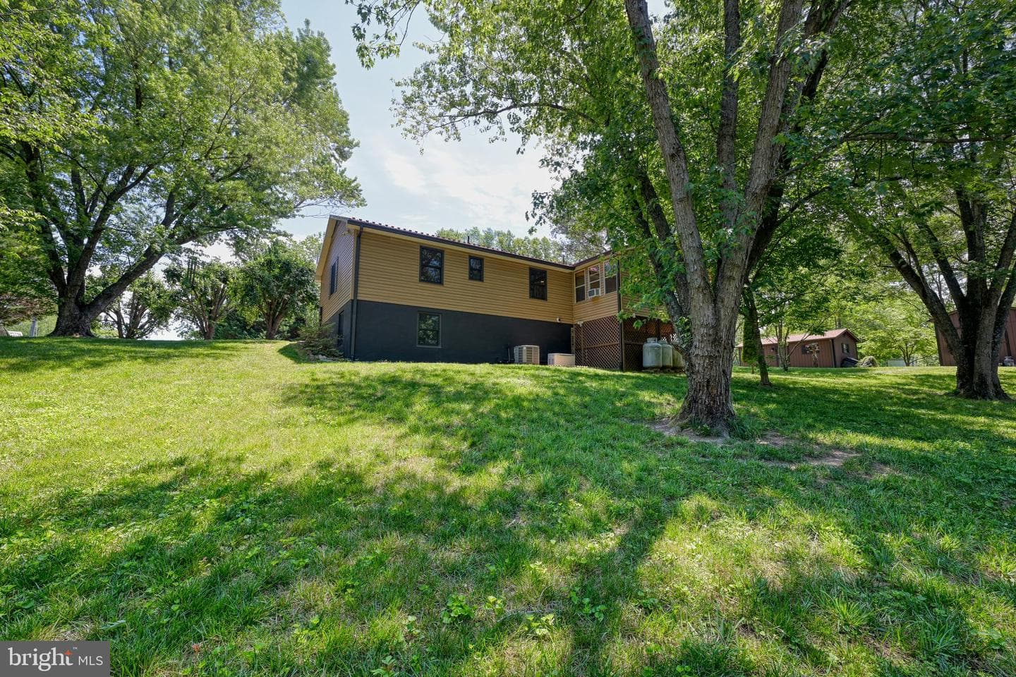 110 Patrick Henry Dr photo 12