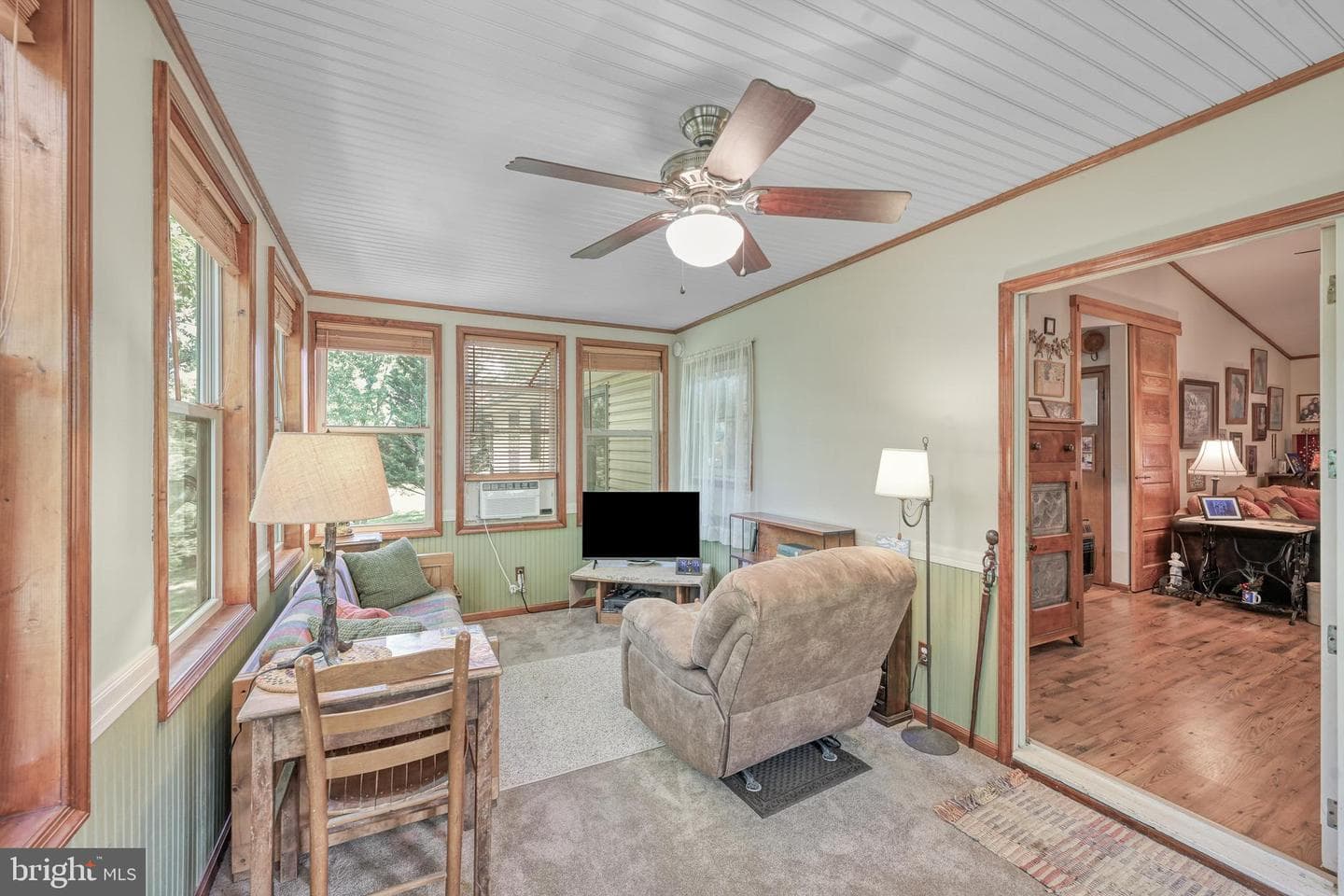 110 Patrick Henry Dr photo 33
