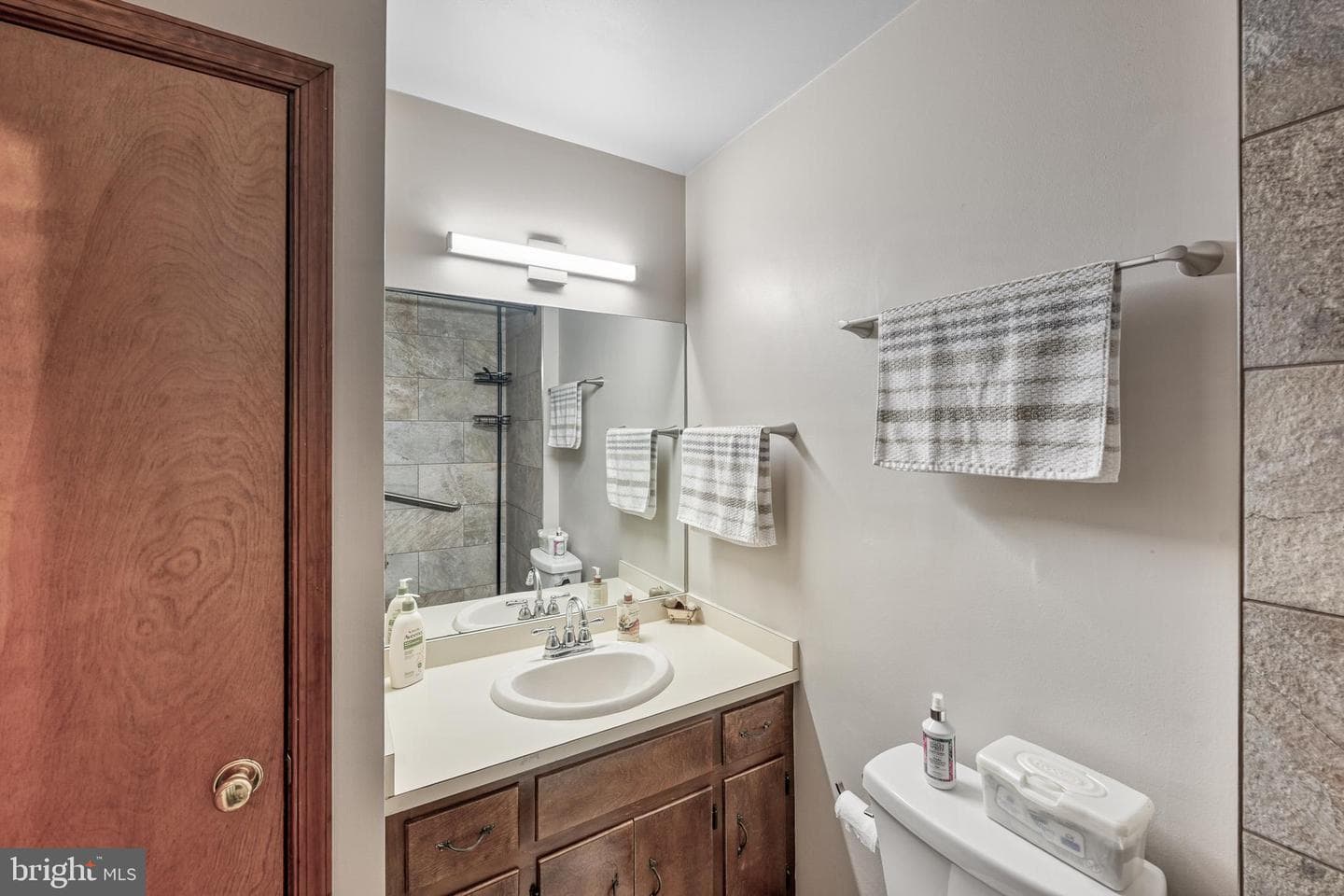 110 Patrick Henry Dr photo 36
