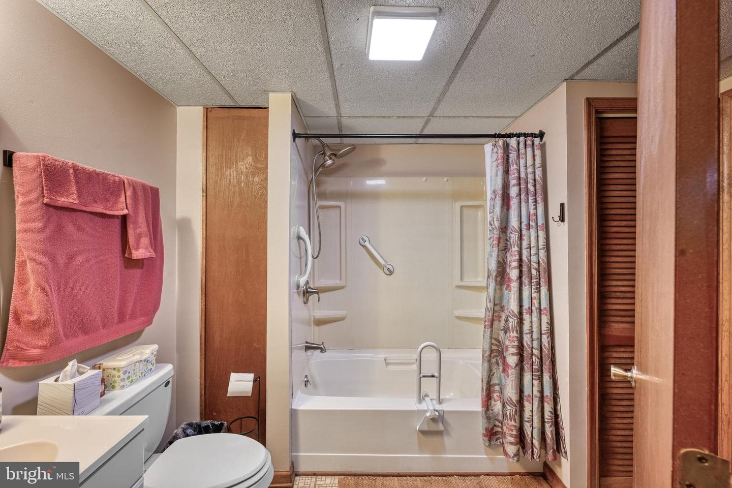 110 Patrick Henry Dr photo 52