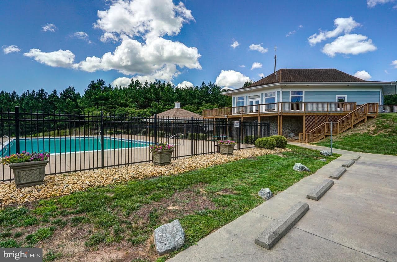 90 Holly Ct photo 9