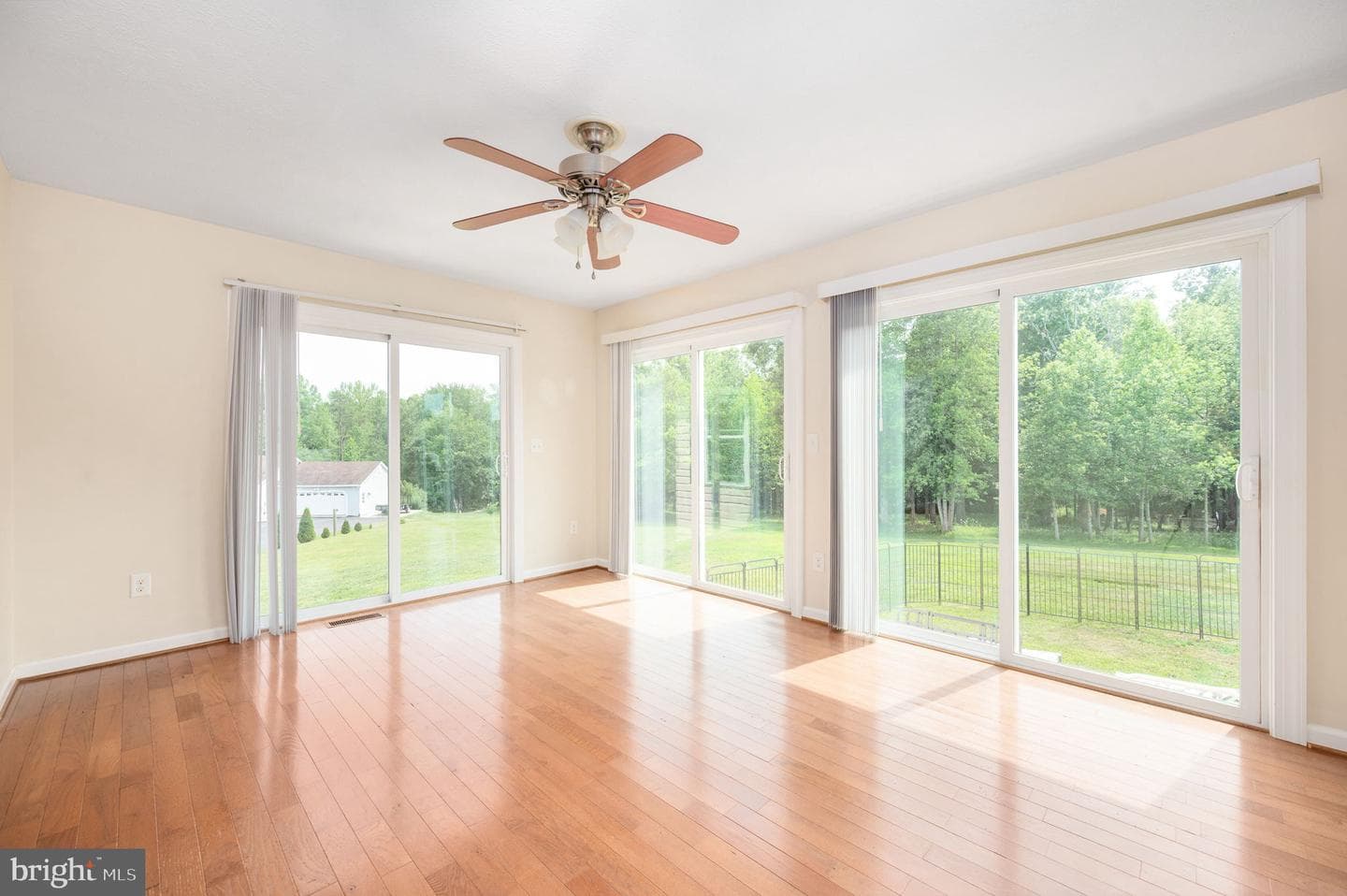 160 Lancaster Court photo 41