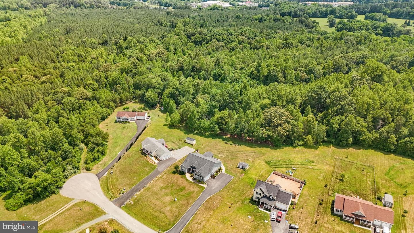 160 Lancaster Court photo 7