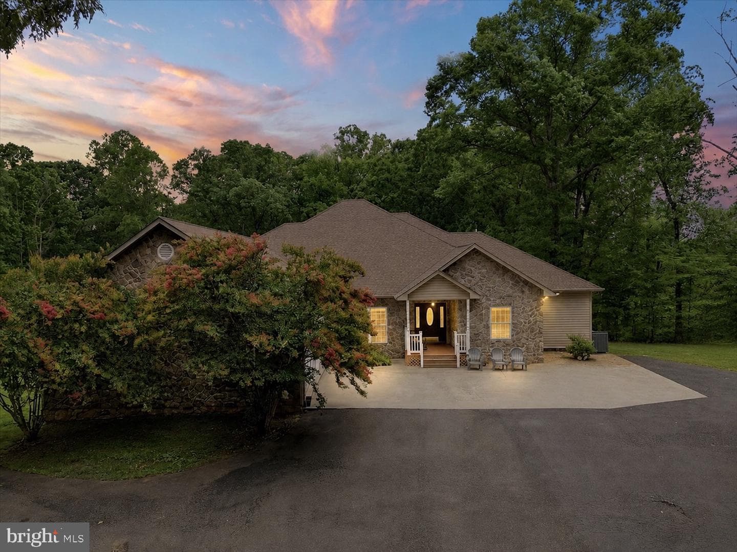 520 Oak Grove Drive, Mineral