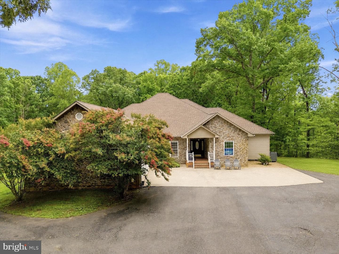 520 Oak Grove Drive, Mineral