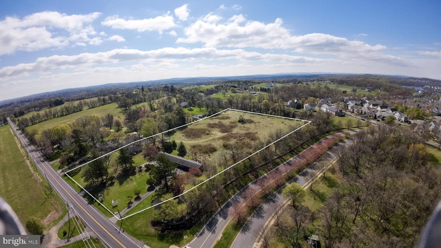 36169 Loudoun Street, Round Hill