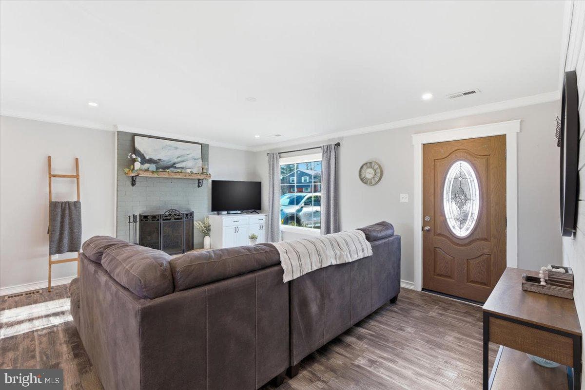 103 N Cypress Road photo 6