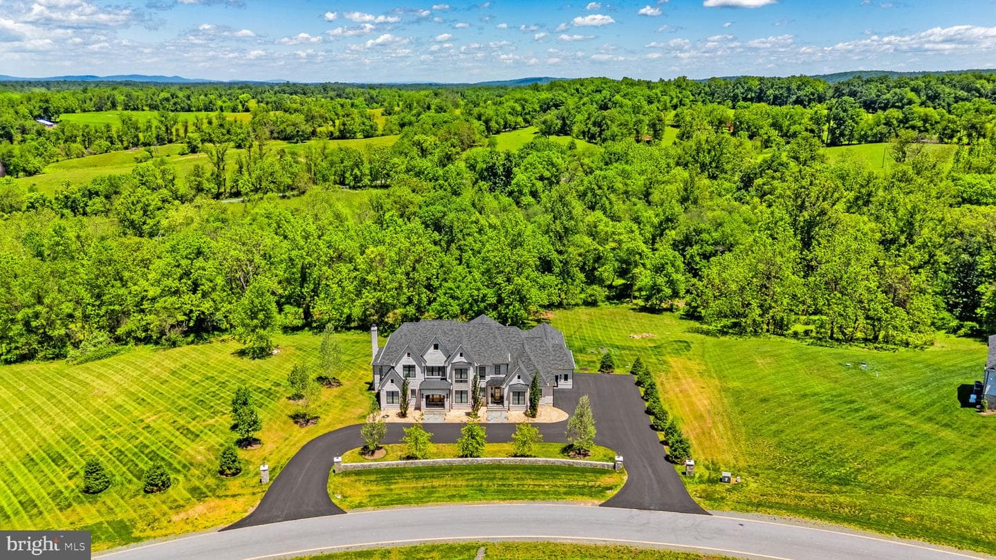 37291 Seabiscuit Park Place, Middleburg