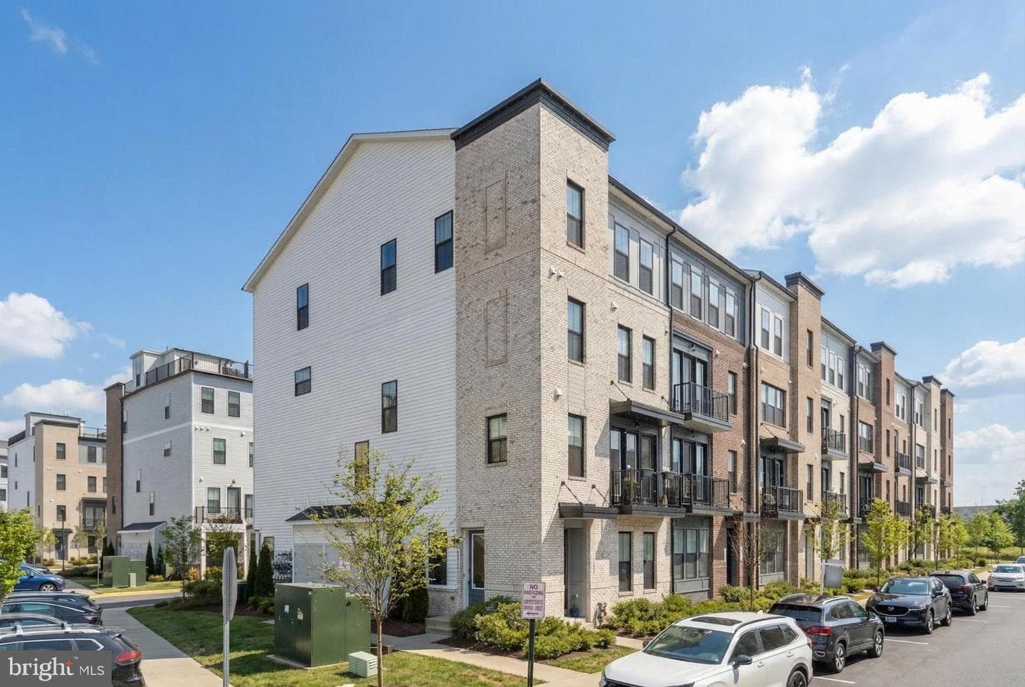 43255 Farringdon Square photo 2