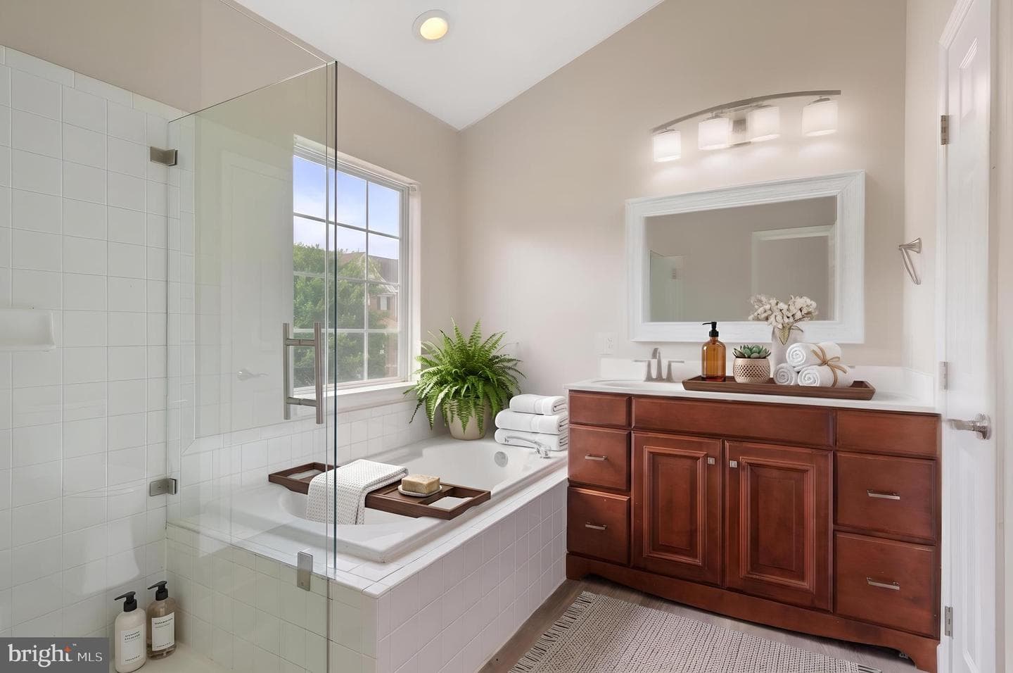 20877 Ivymount Terrace photo 4