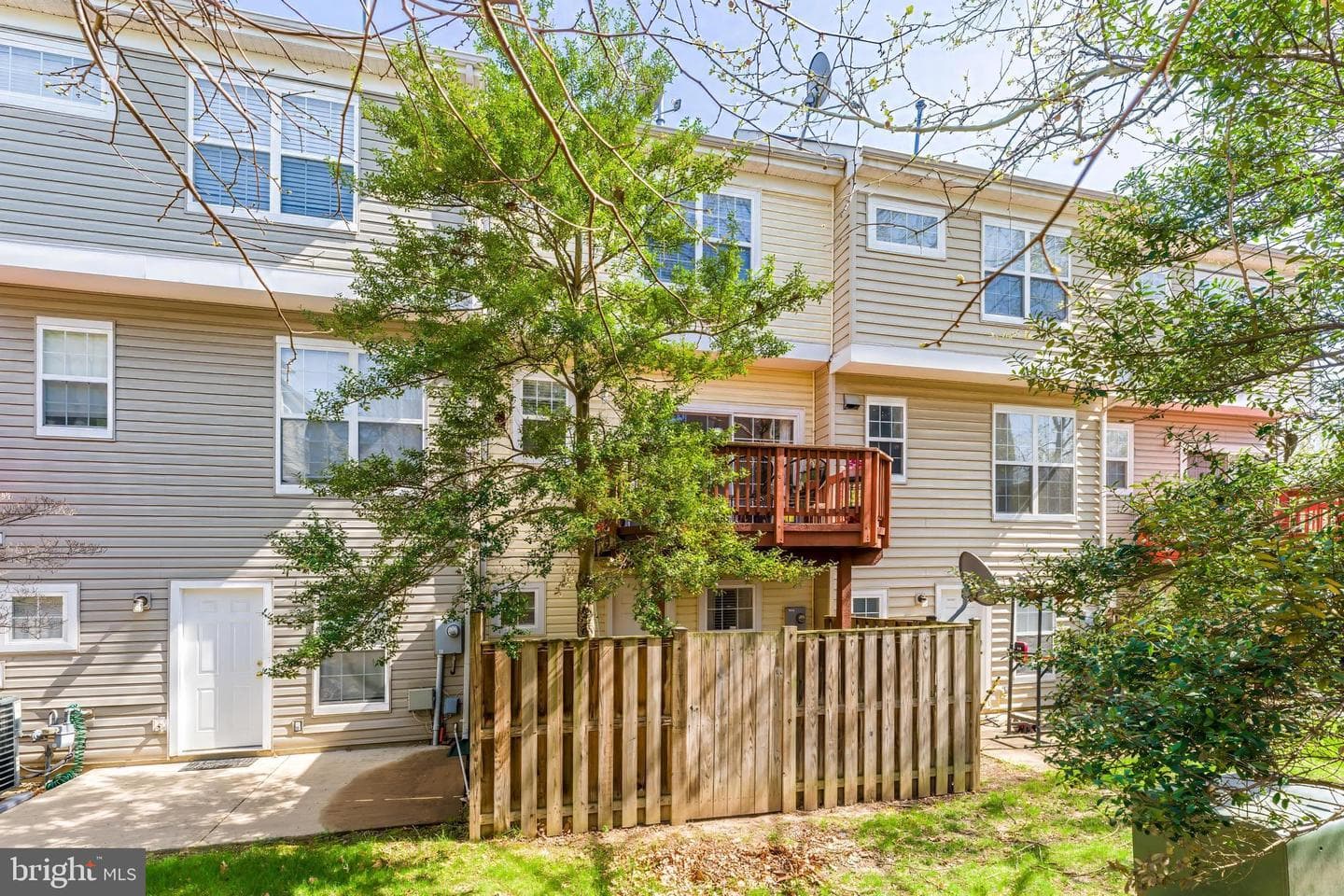 23097 Fontwell Square photo 41