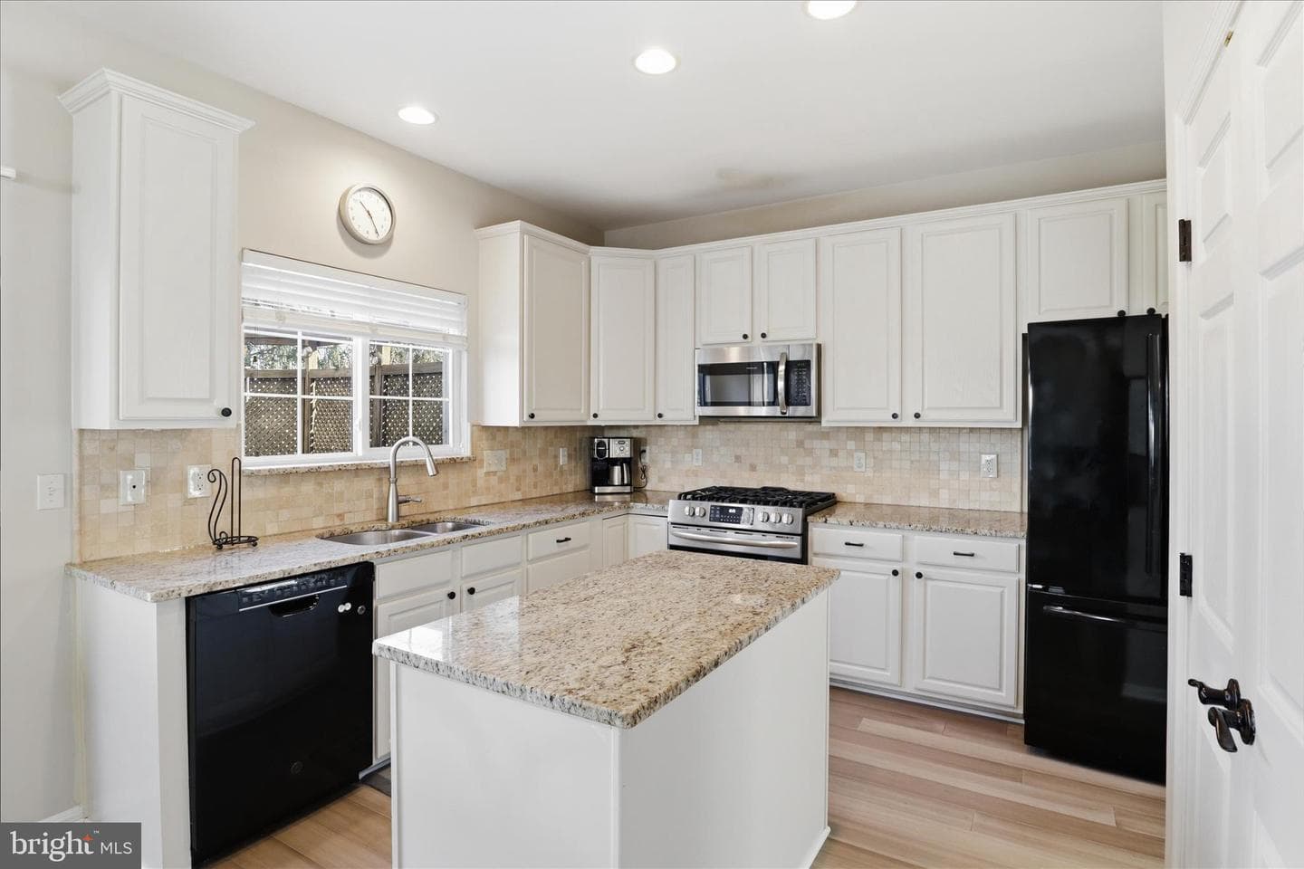 21172 Sundial Court photo 10