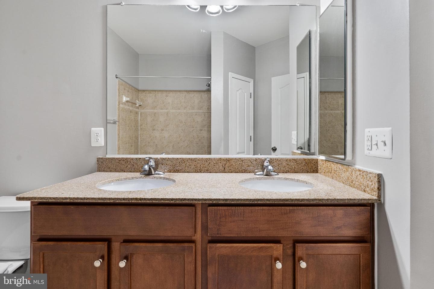 24546 Byrne Meadow Square photo 38
