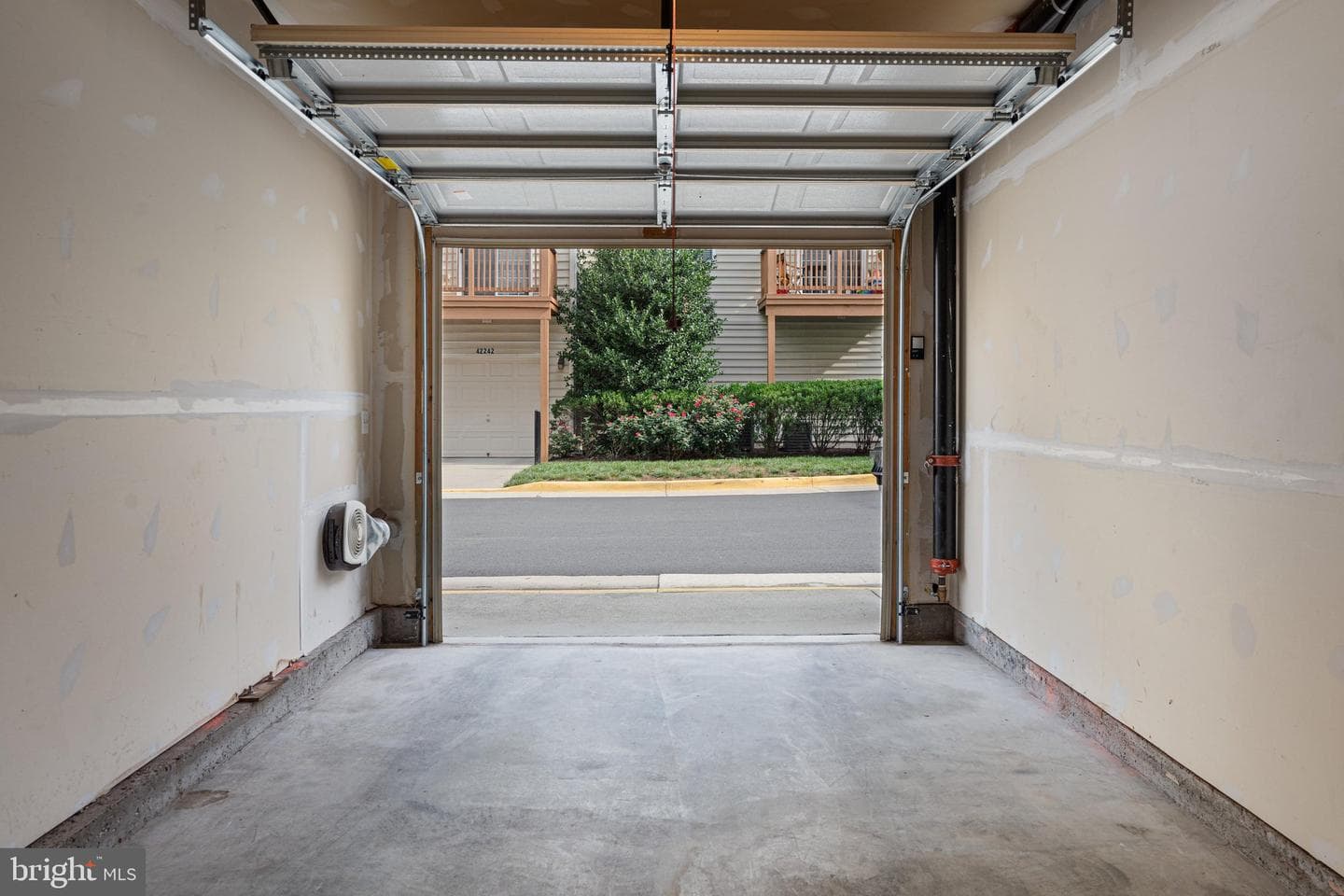 24546 Byrne Meadow Square photo 46