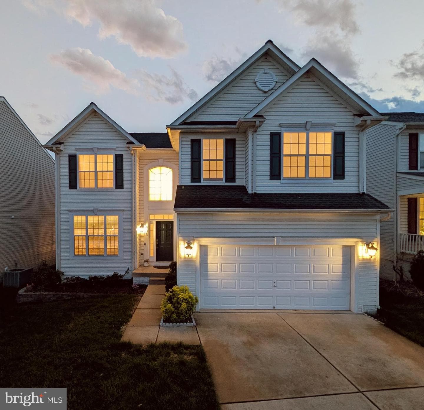 405 Hanrahan Court SE photo 2