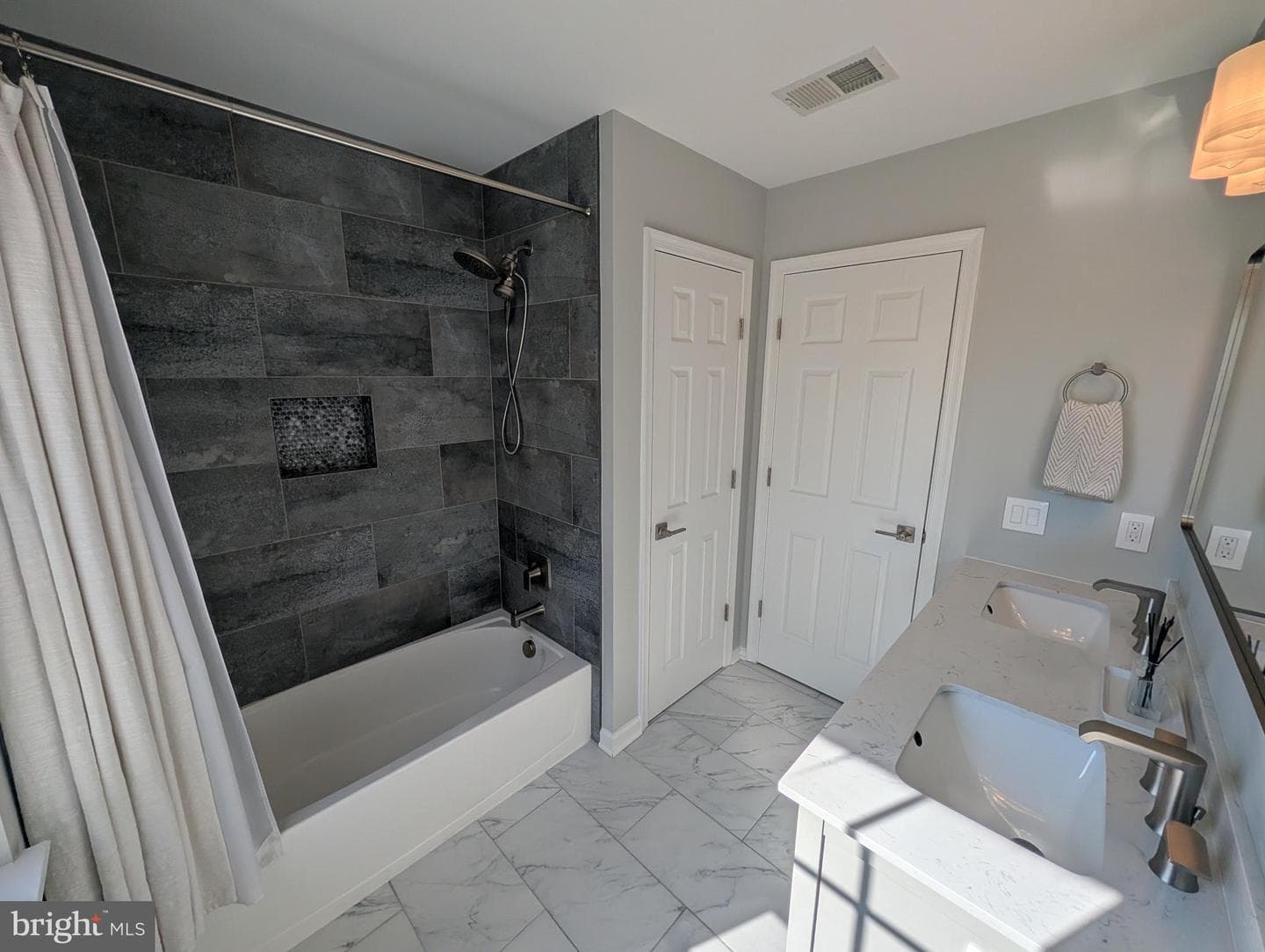405 Hanrahan Court SE photo 41