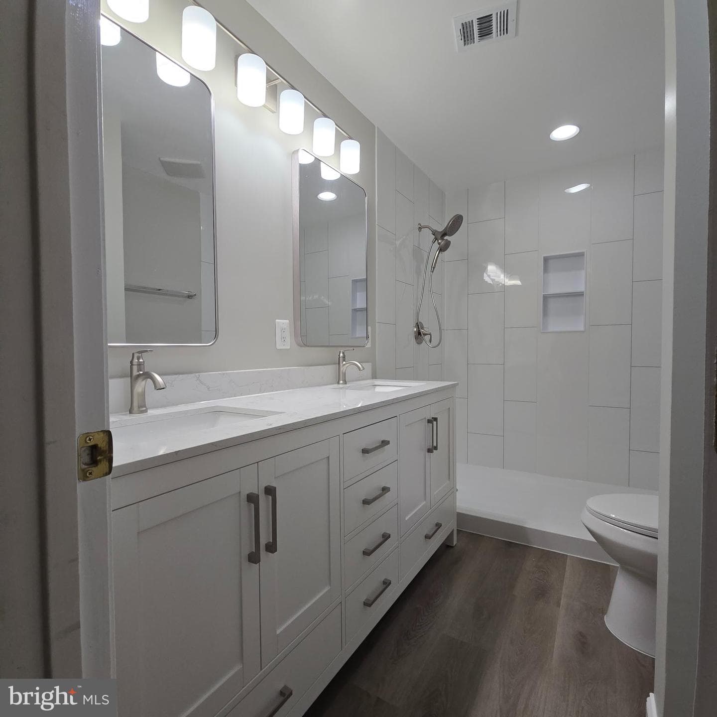43099 Hunters Green Square photo 2